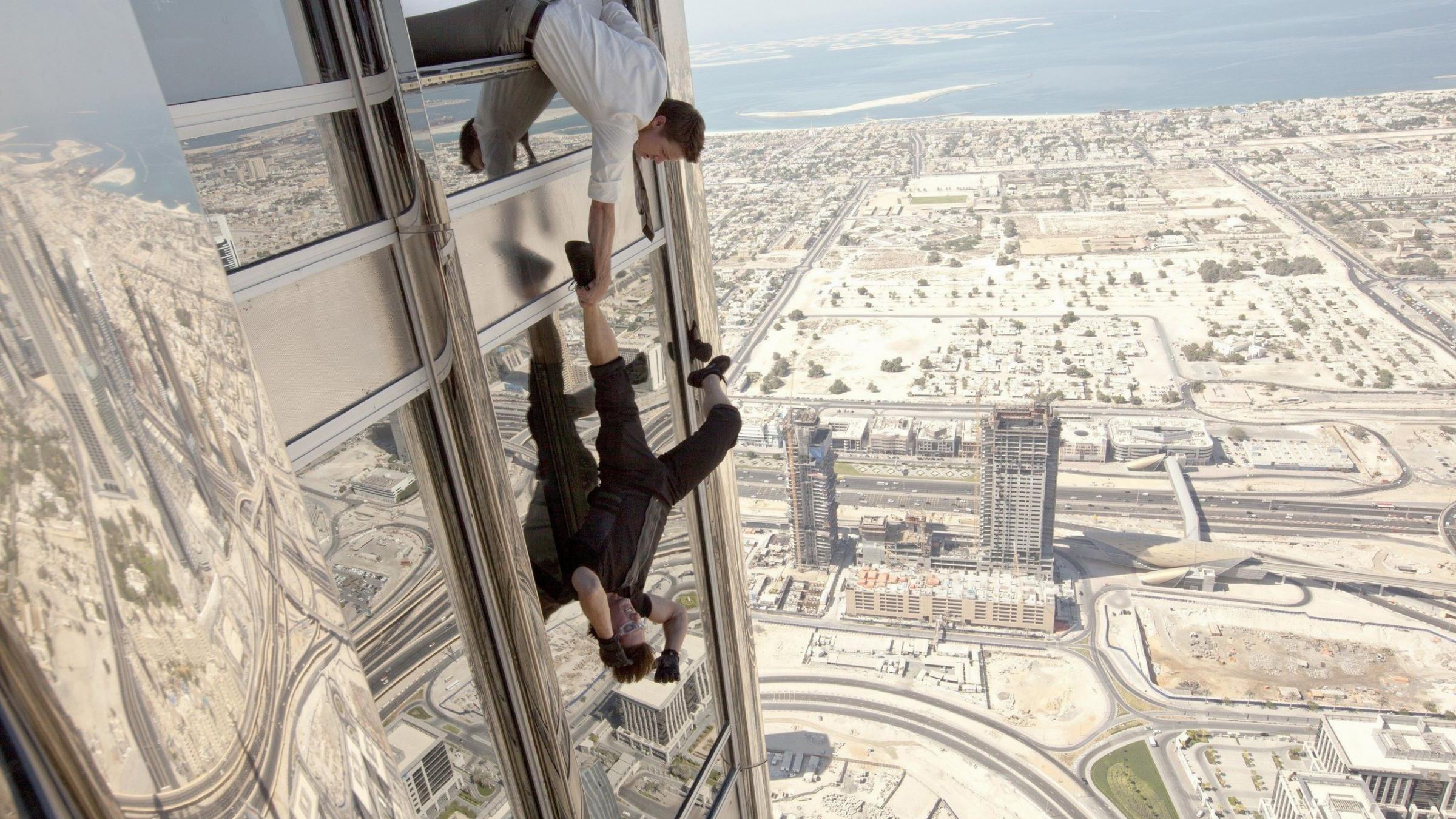 2400x1350 Ethan Hunt, Mission: Impossible – Ghost Protocol, Tom Cruise, Tom Cruise background hd