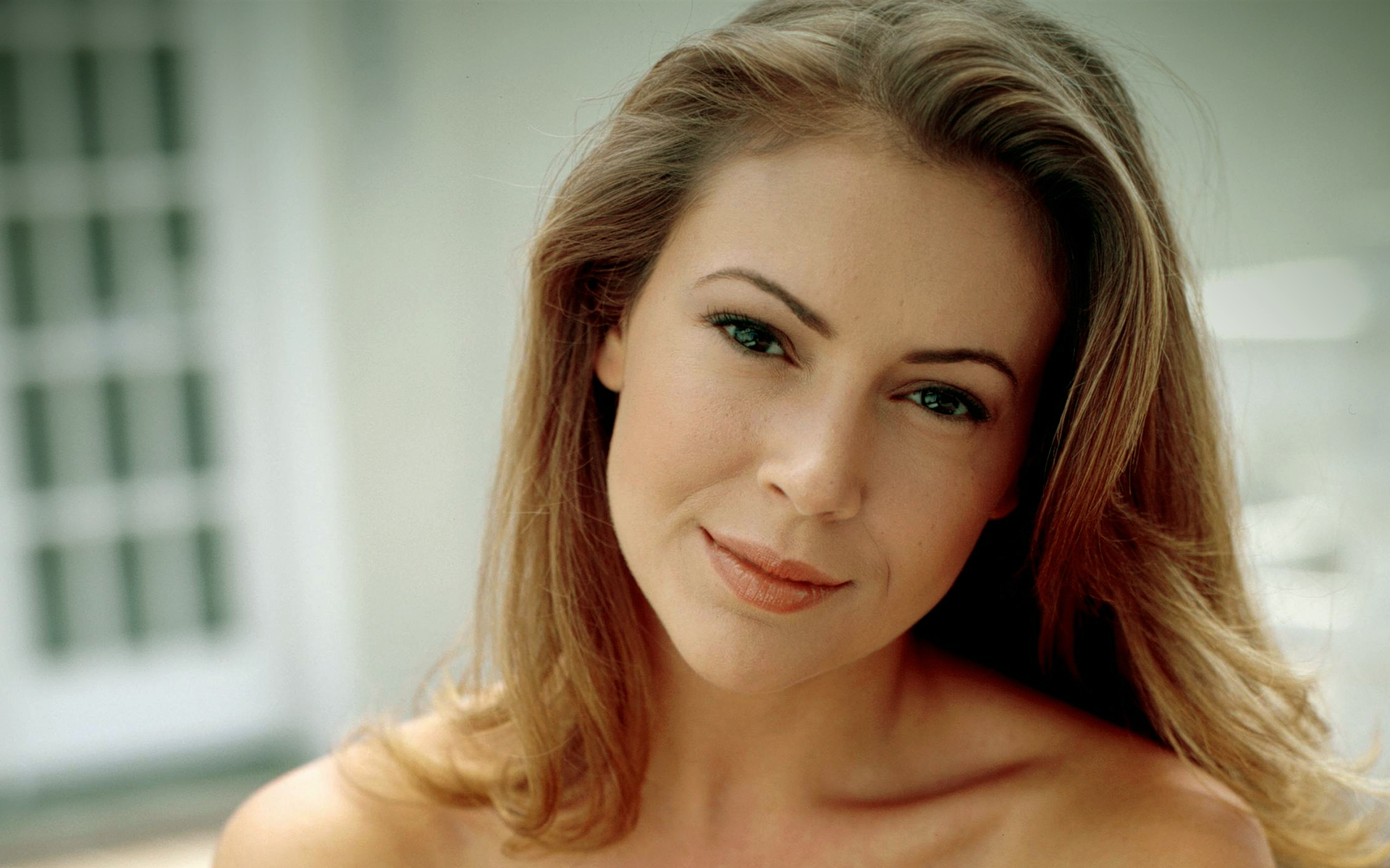 1920x1200 Alyssa Milano, Alyssa Milano desktop wallpaper