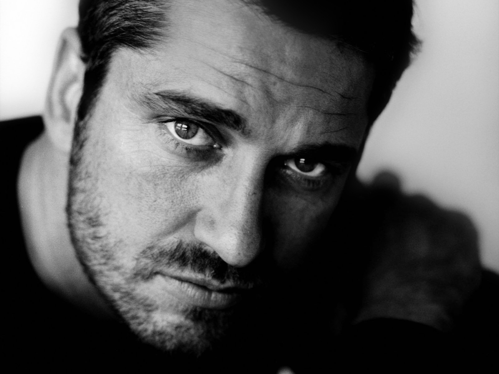 1600x1200 Gerard Butler, Gerard Butler windows wallpaper